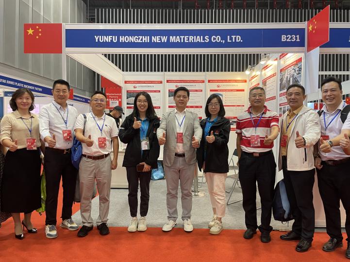 深圳市高分子行業(yè)協(xié)會(huì)來云浮鴻志新材展位拜訪支持 深圳市高分子行業(yè)協(xié)會(huì)來云浮鴻志新材展位拜訪支持